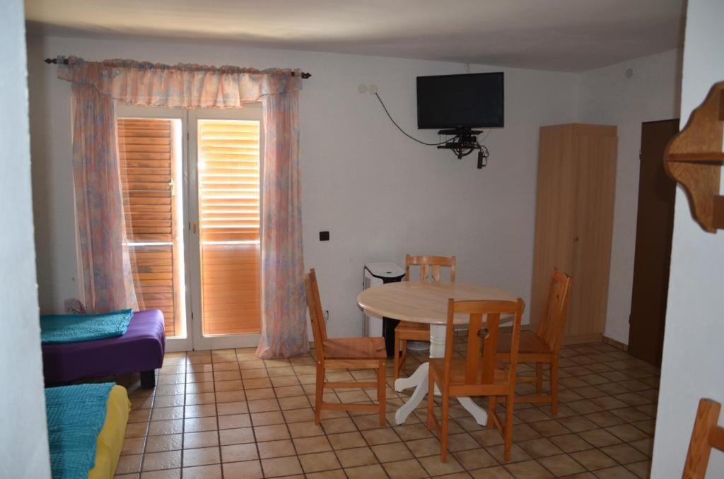 Apartmani Kemac Stara Novalja Exterior foto